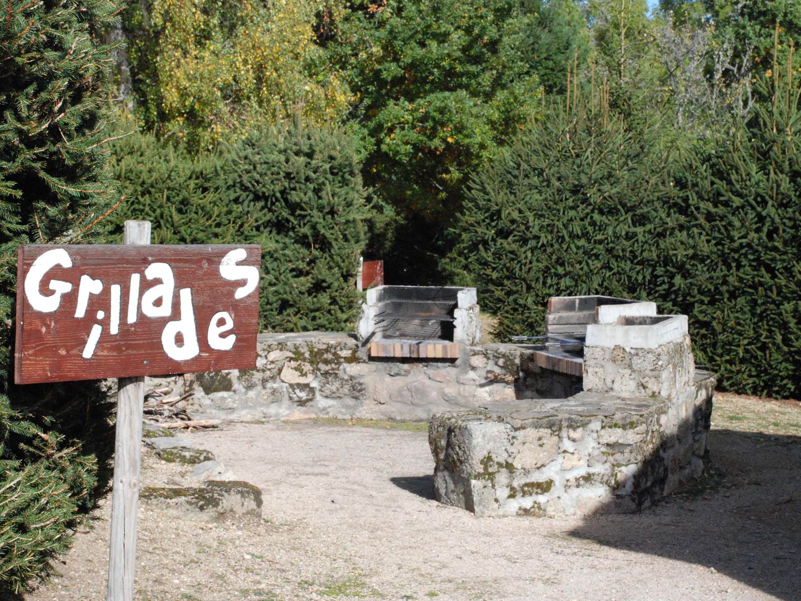 Les Chalets de la Margeride: le coin grillades