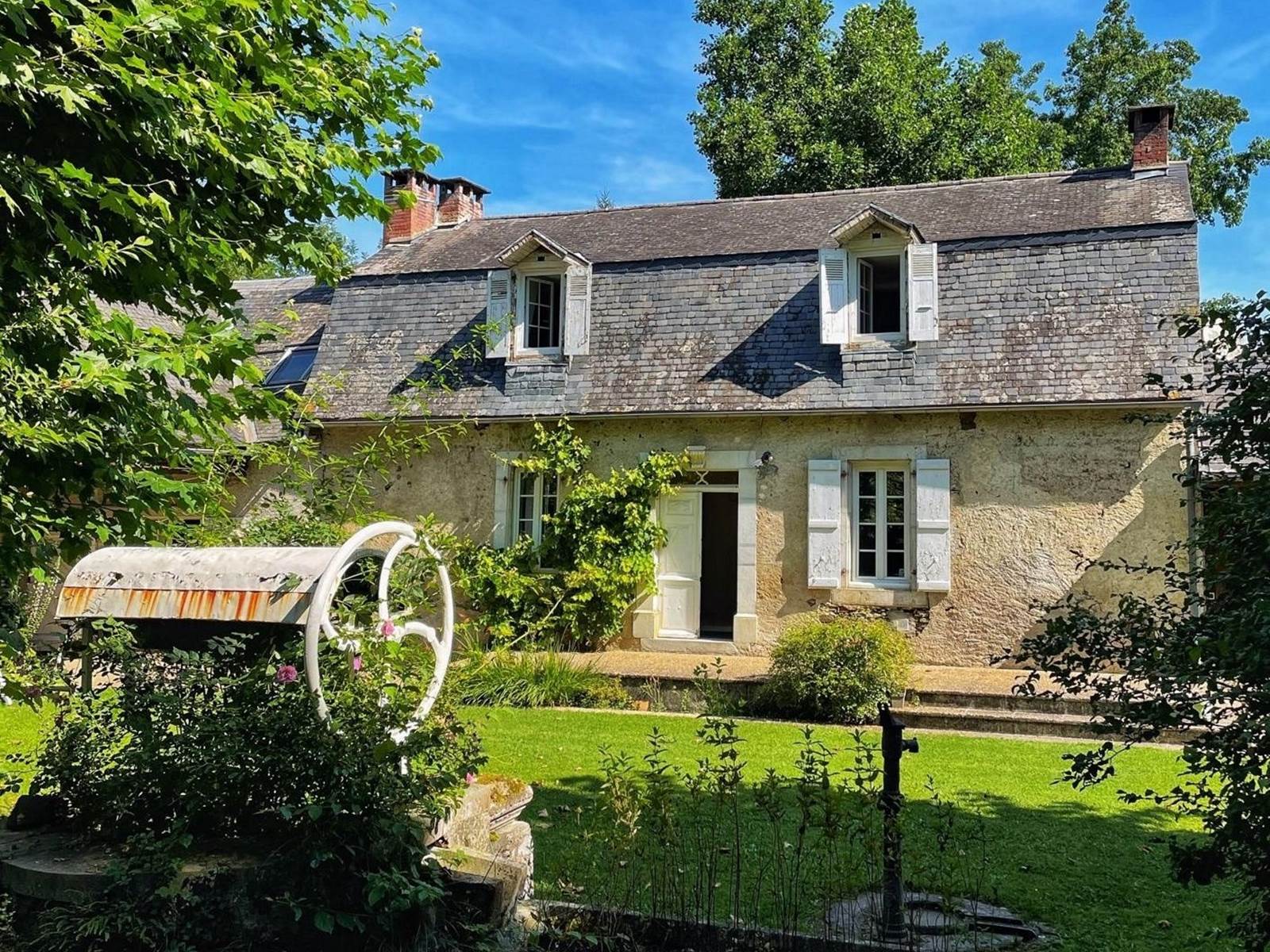 La façade côté sud-carousel