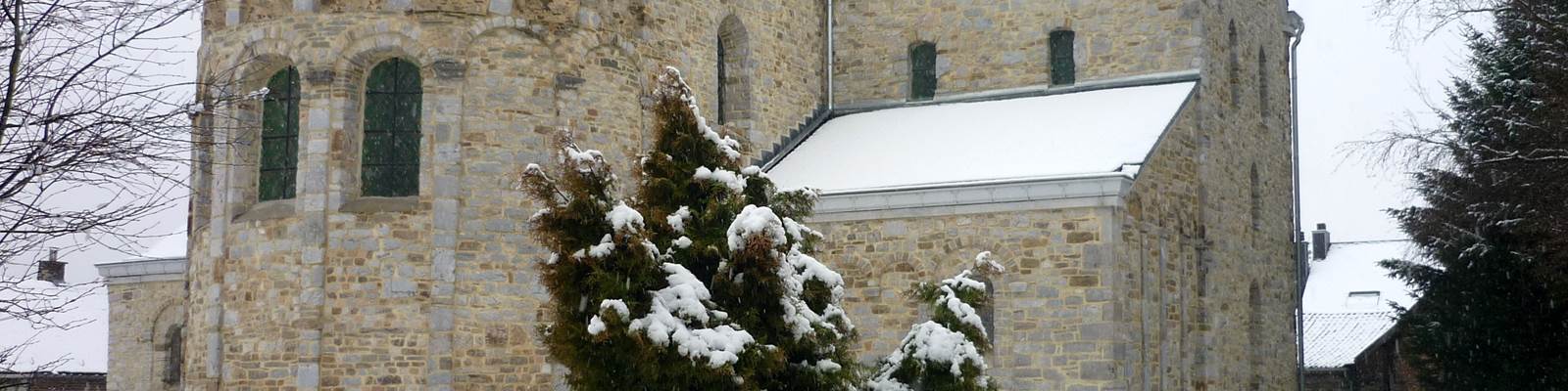 Sous la neige comme sous le soleil vos yeux pourront apprécier l'église de notre terrasse