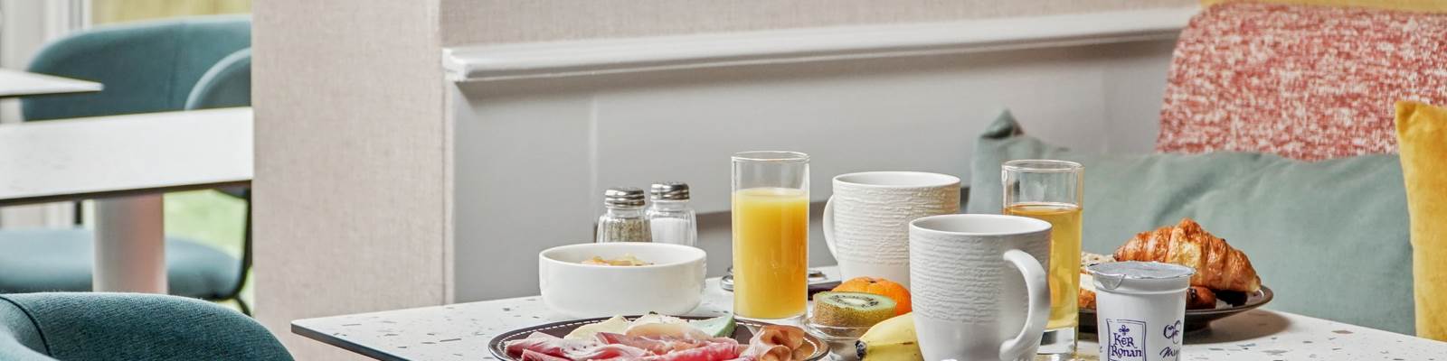 hotel-spa-arradon-salle-petit-dejeuner