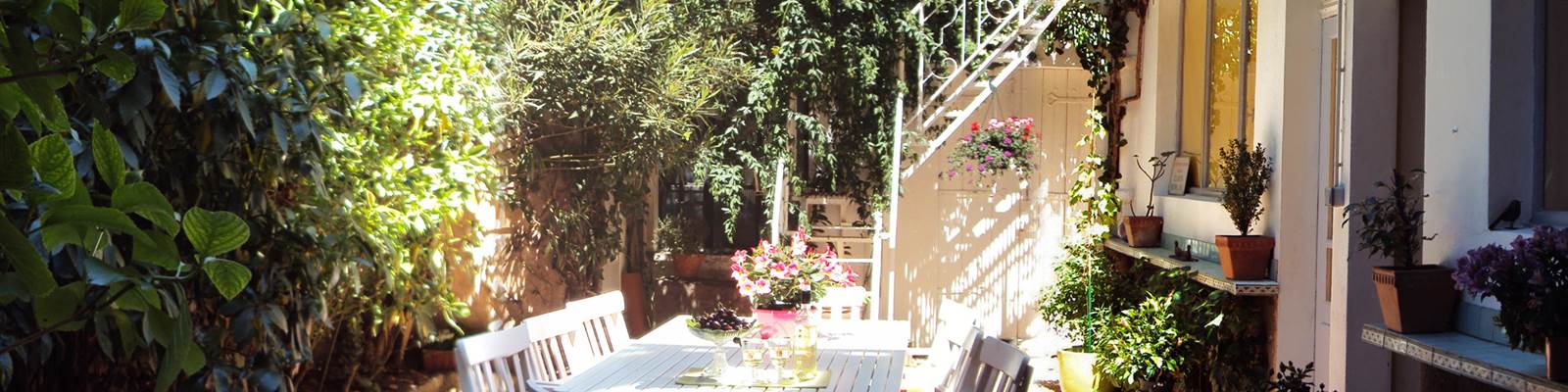 Le patio, espace de détente empli de calme et de fraîcheur