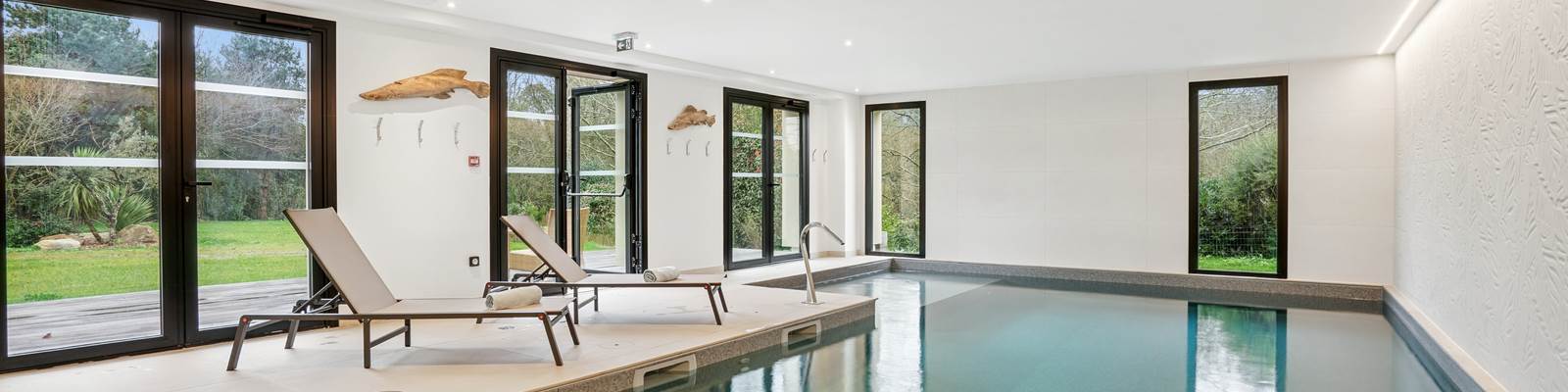 hotel-spa-arradon-piscine-interieure-chauffee