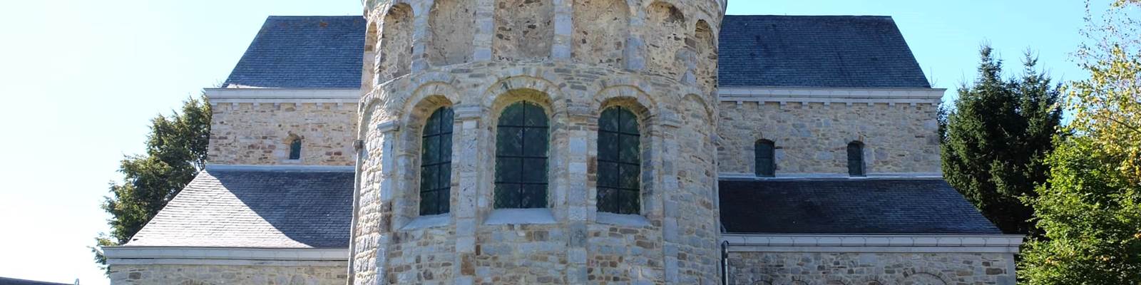 L'église St Pierre de Xhignesse jouxte le gîte