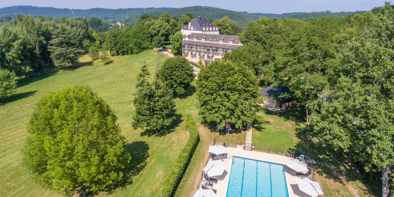 Vue aérienne du domaine -parc et piscine