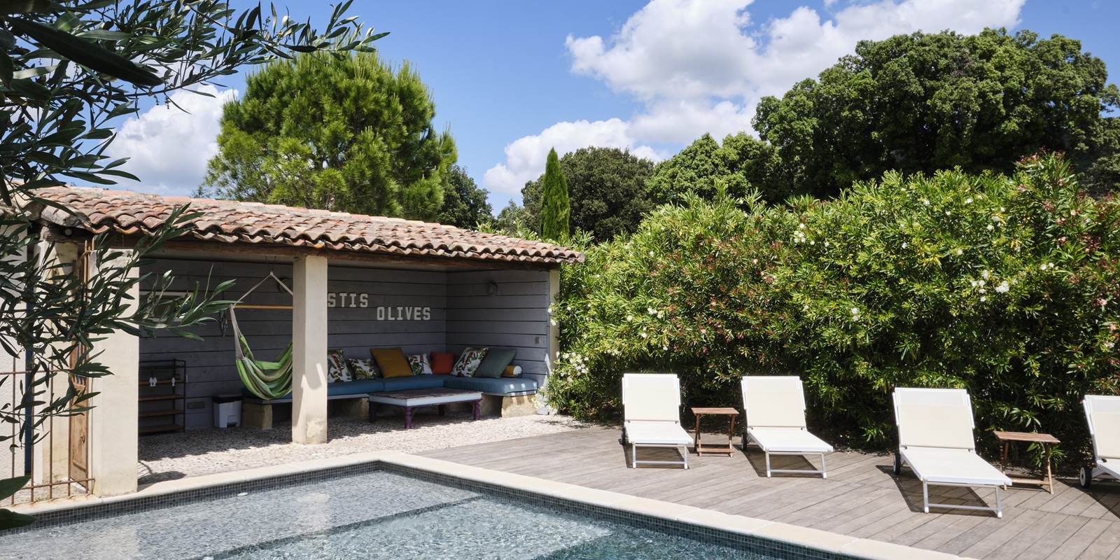 piscine-pool-house-plage-sieste-lecture-apero-ladouceparenthese