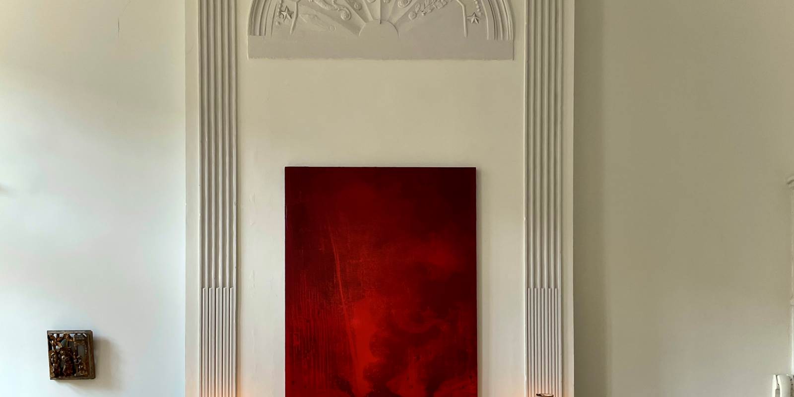 fireplace-red-painting-maison-jazey