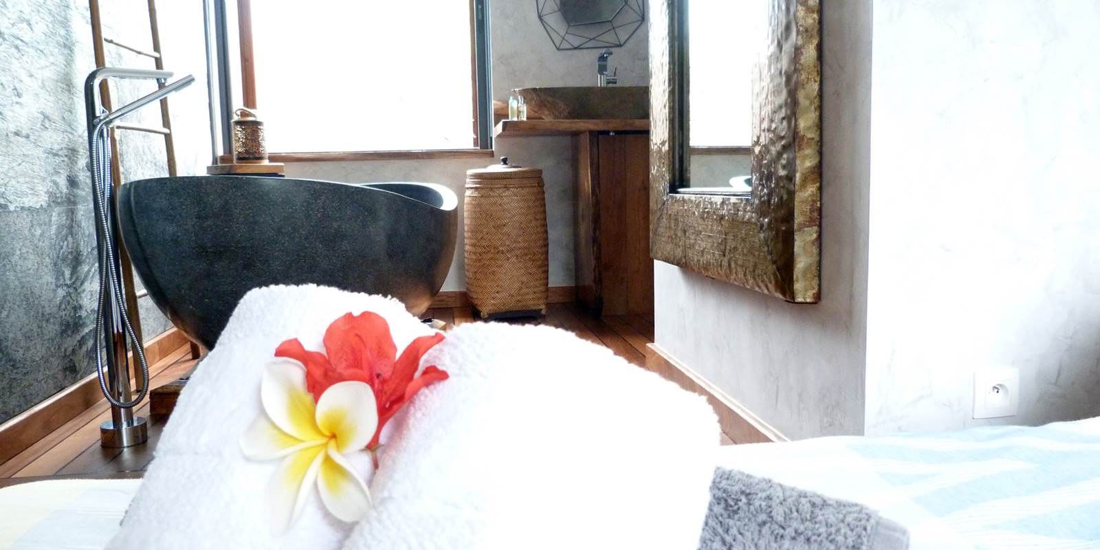 L'Orée du Maïdo - vue sur salle de bain