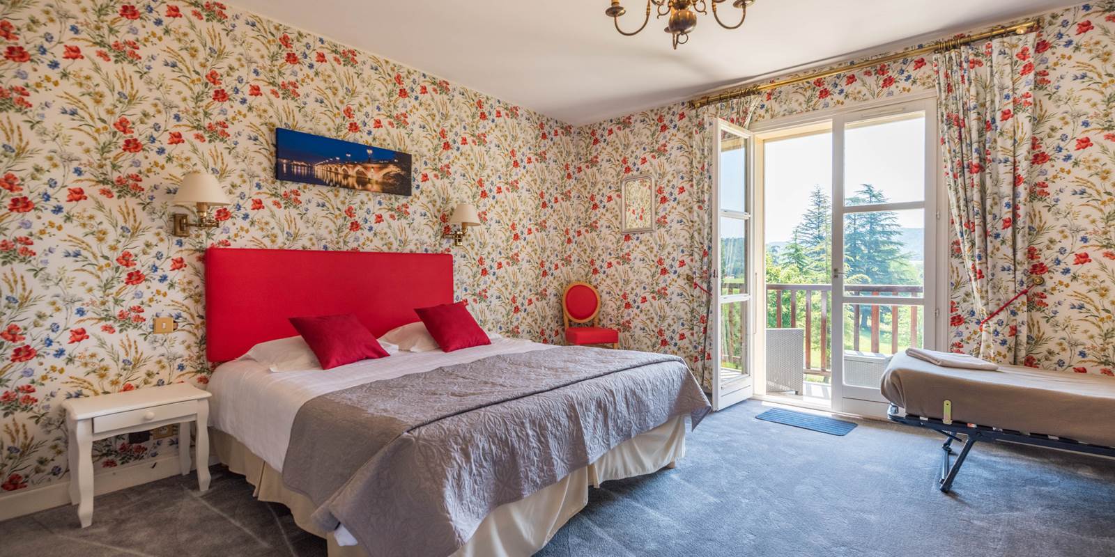 Chambre quadruple Gentilhommière Coquelicot  Junior suite 26 avec lit gigogne et balcon - PMR