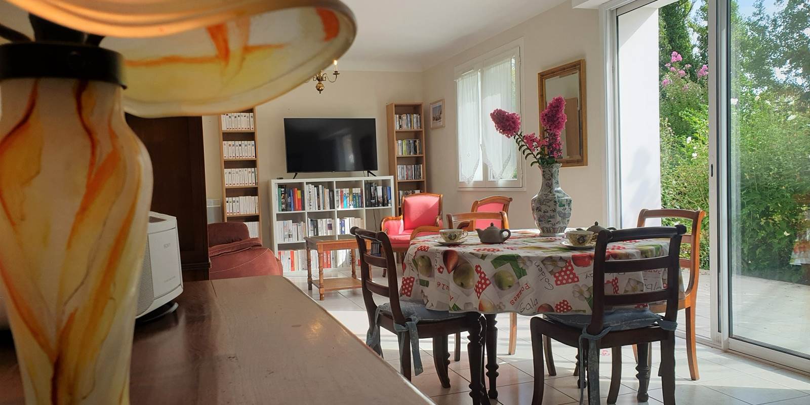 séjour détail mobilier et baie vitrée 2