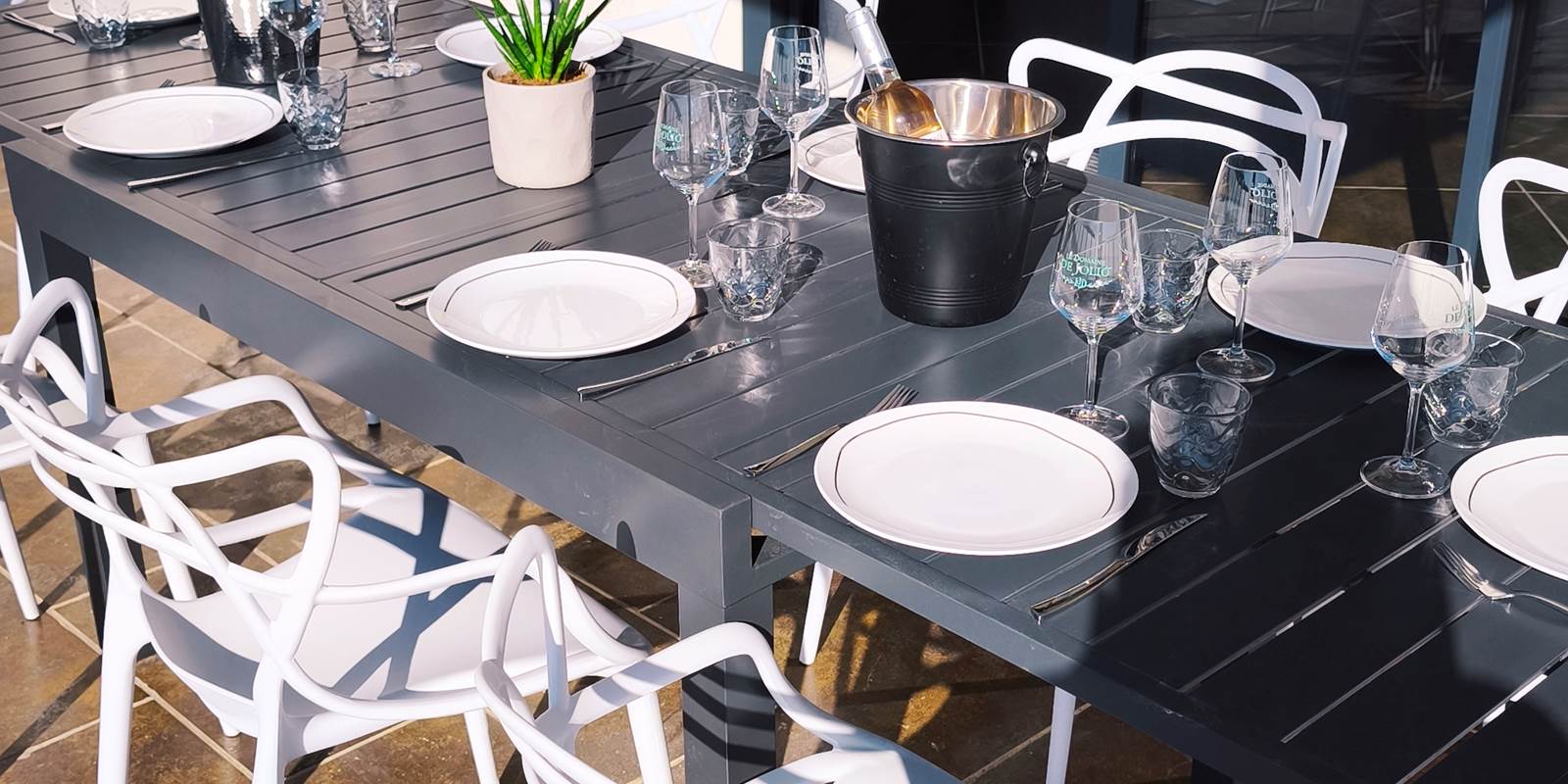 Table extérieure - Domaine de Jolio