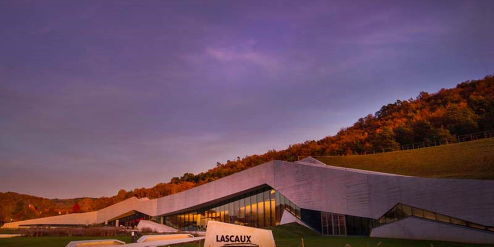 Grottes de Lascaux à seulemnt 800m de chez nous - www.lascaux.fr