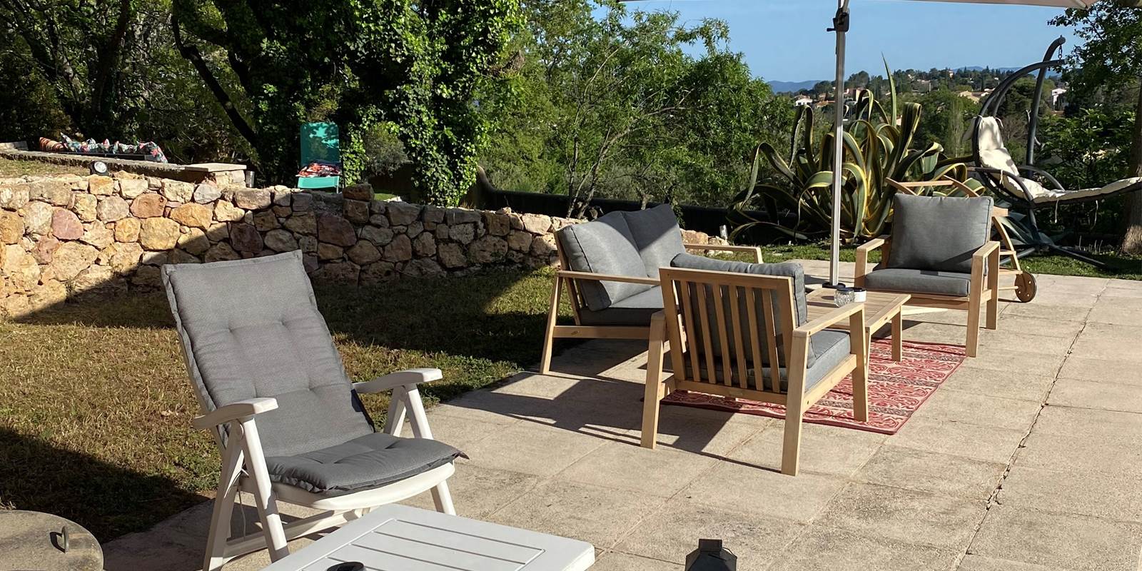 Terrasse piscine la Joséline var
