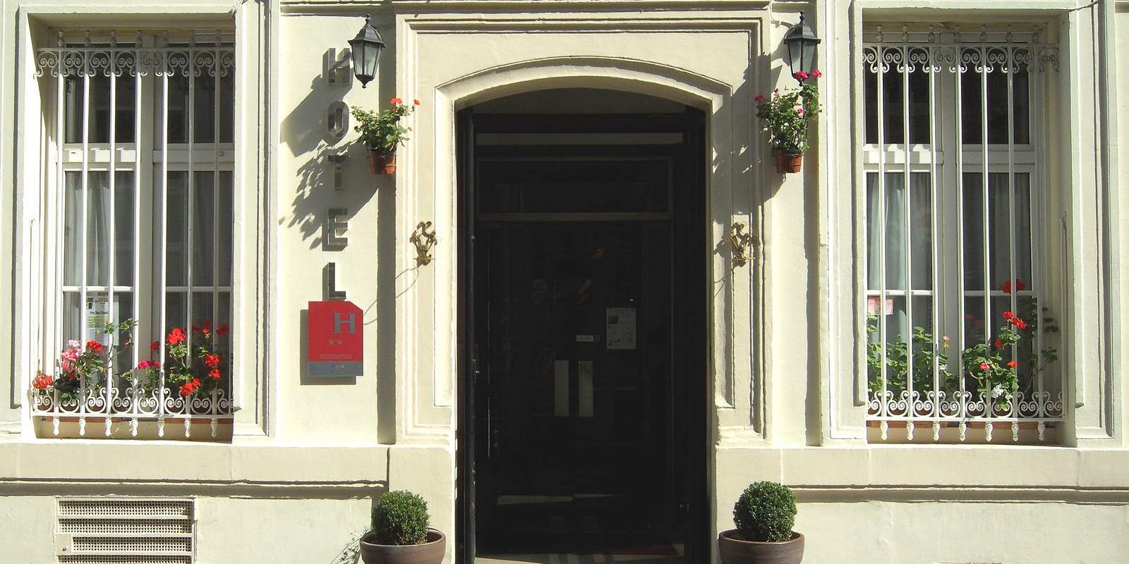 entrée HJB 9 rue Jean bart 75006