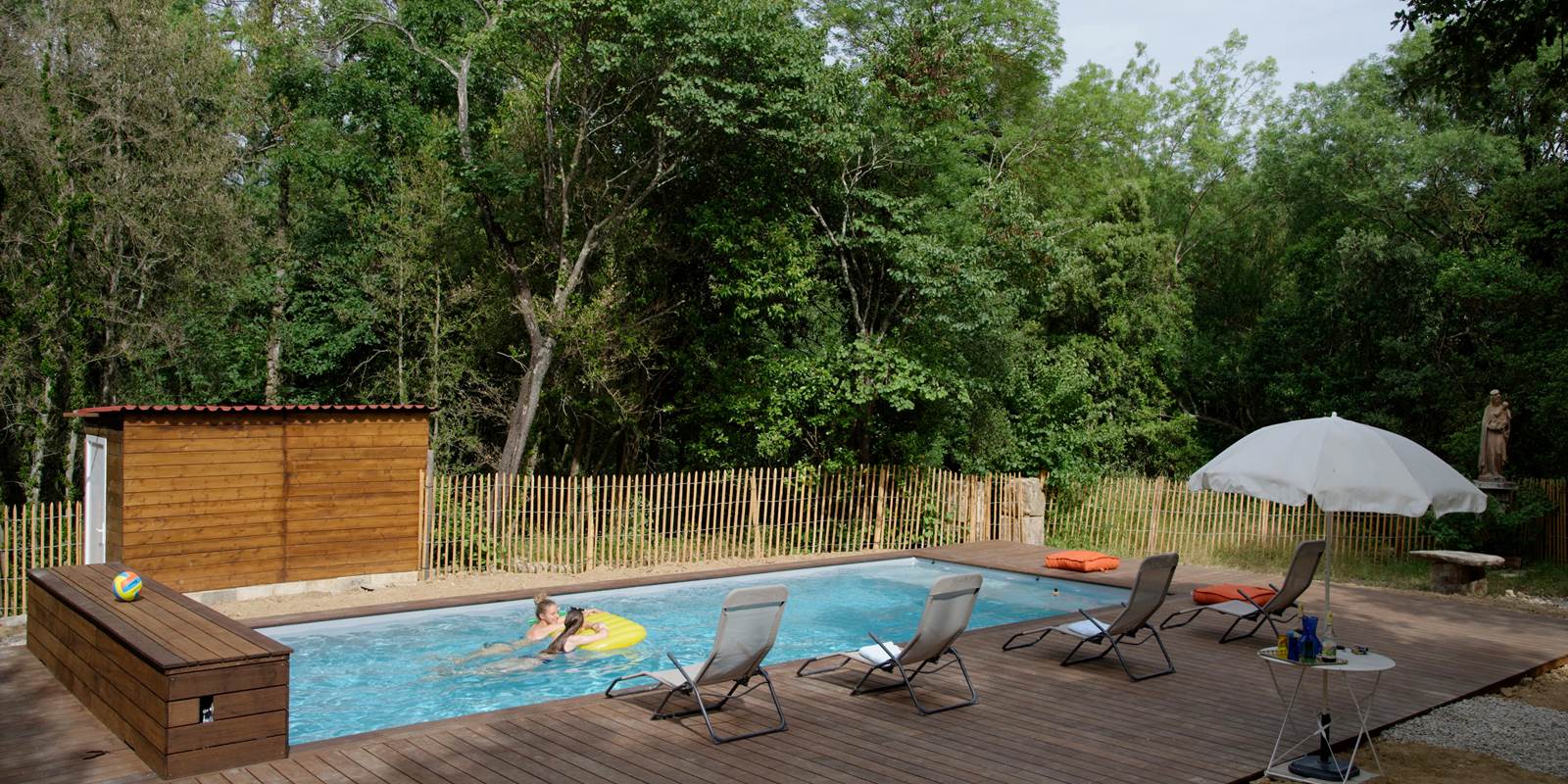 Gîtes Domaine de Valmont 34, Piscine partagée