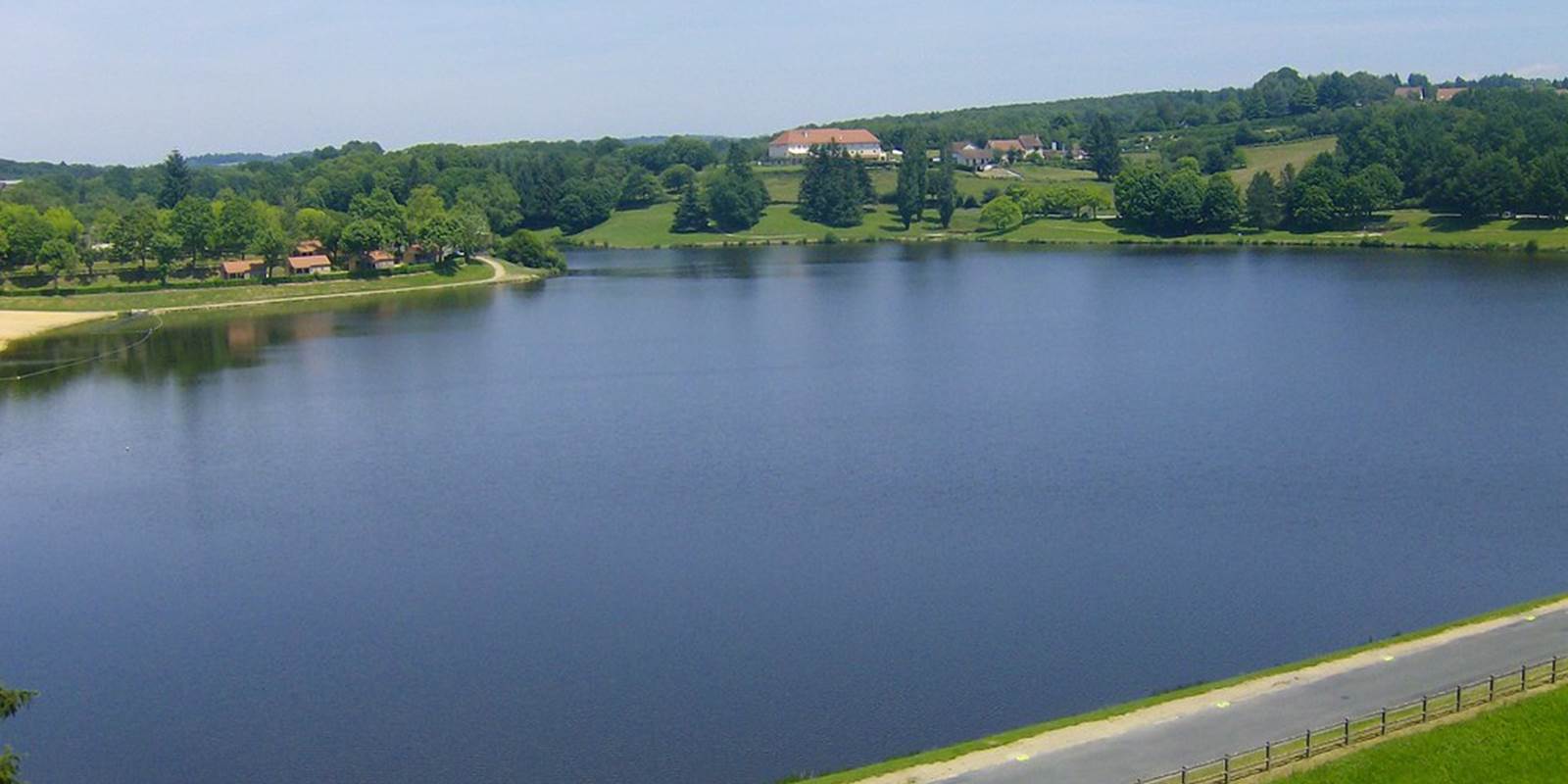 Gîte de la Brunerie Plan d'eau d'Arfeuille