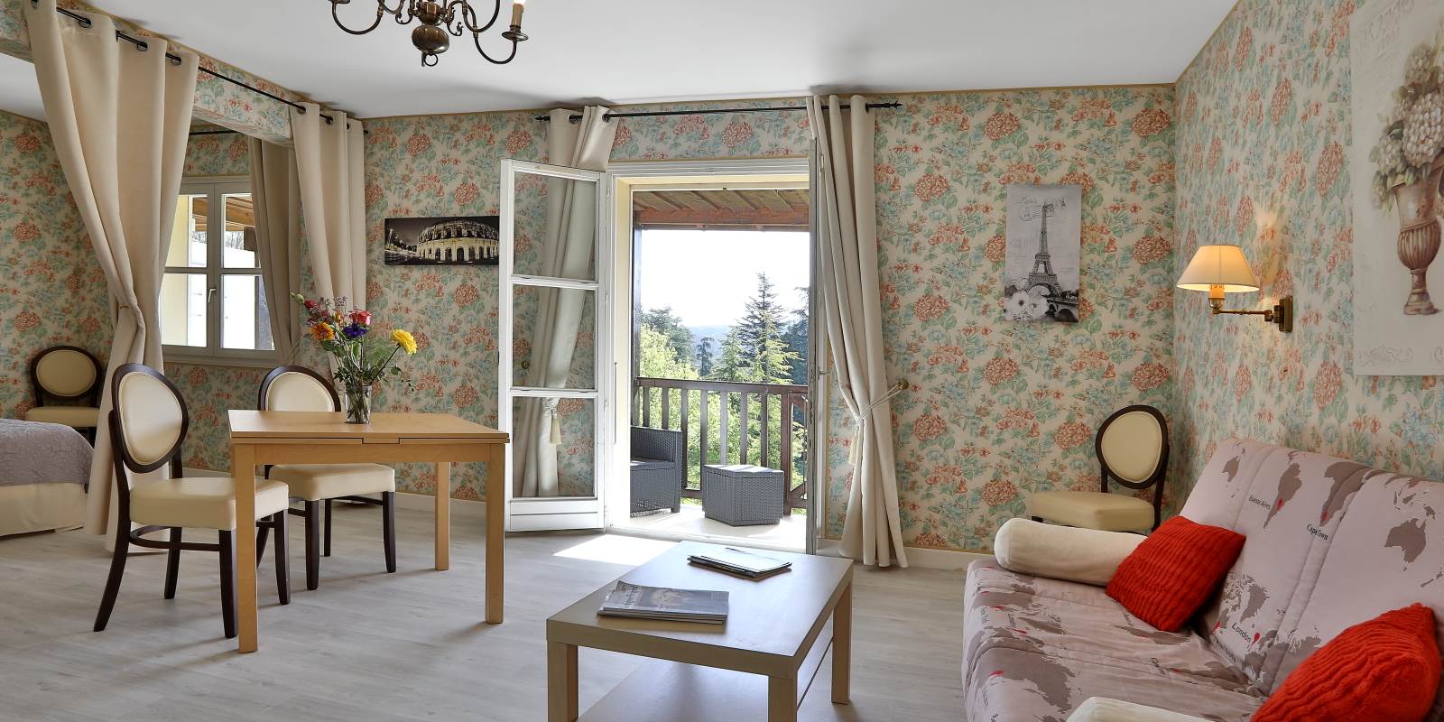 Gîte Tradition 33 avec balcon 2 à 4 personnes - canapé-lit pour enfants - vue sur la parc