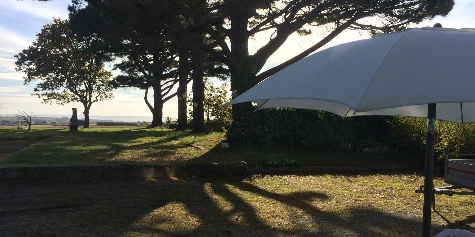 gite pour 7 personnes avec vue sur Groix, vaste parc avec jeux pour enfants, piscine chauffée en saison