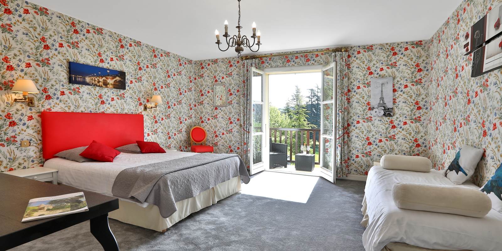 Chambre Gentilhommière 26 accessible PMR RdC - 2 à 4 couchages - balcon vue parc et piscine