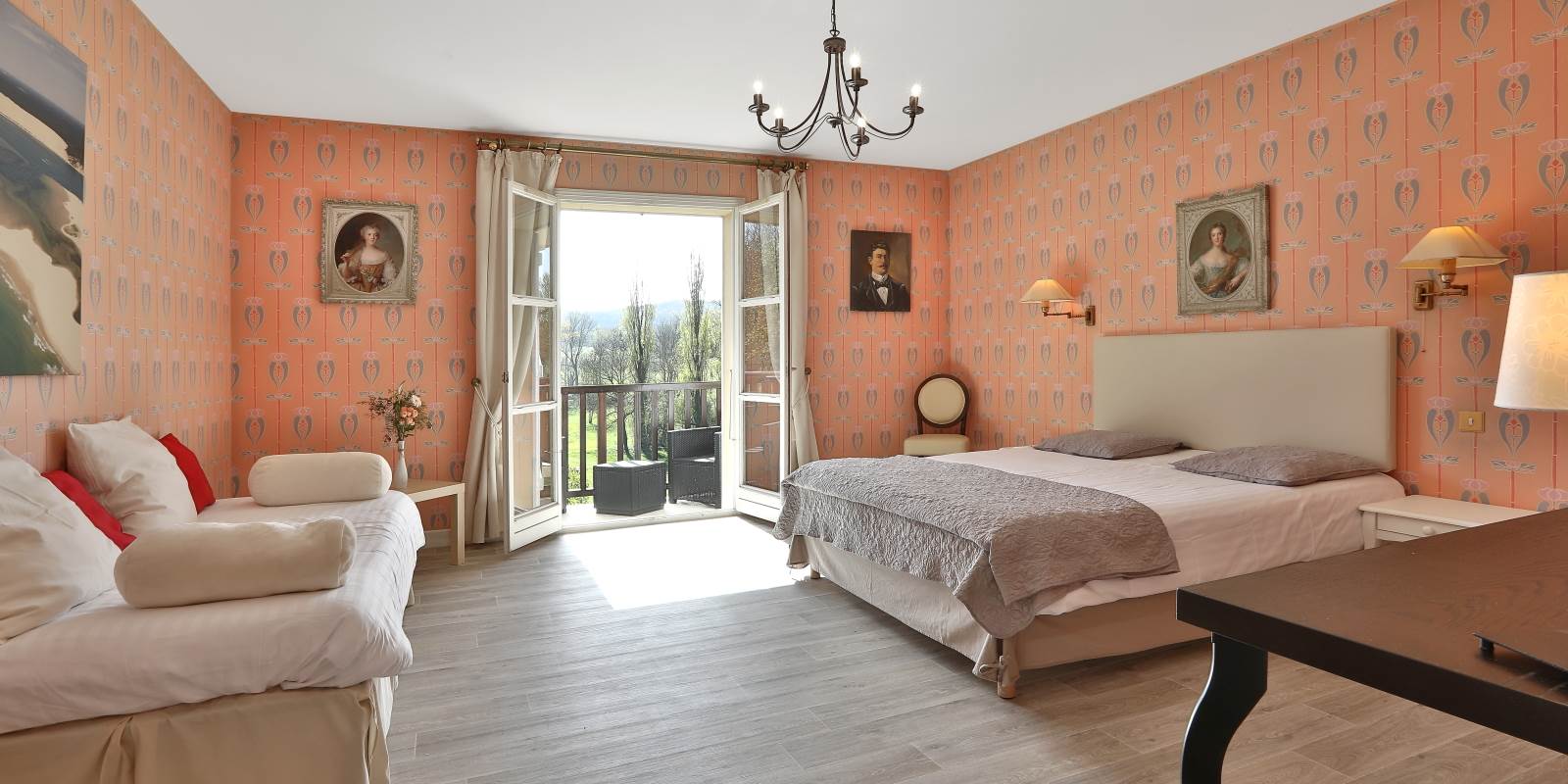 Chambre Gentilhommière RdC 28 avec terrasse - 2 à 4 couchages - vue parc