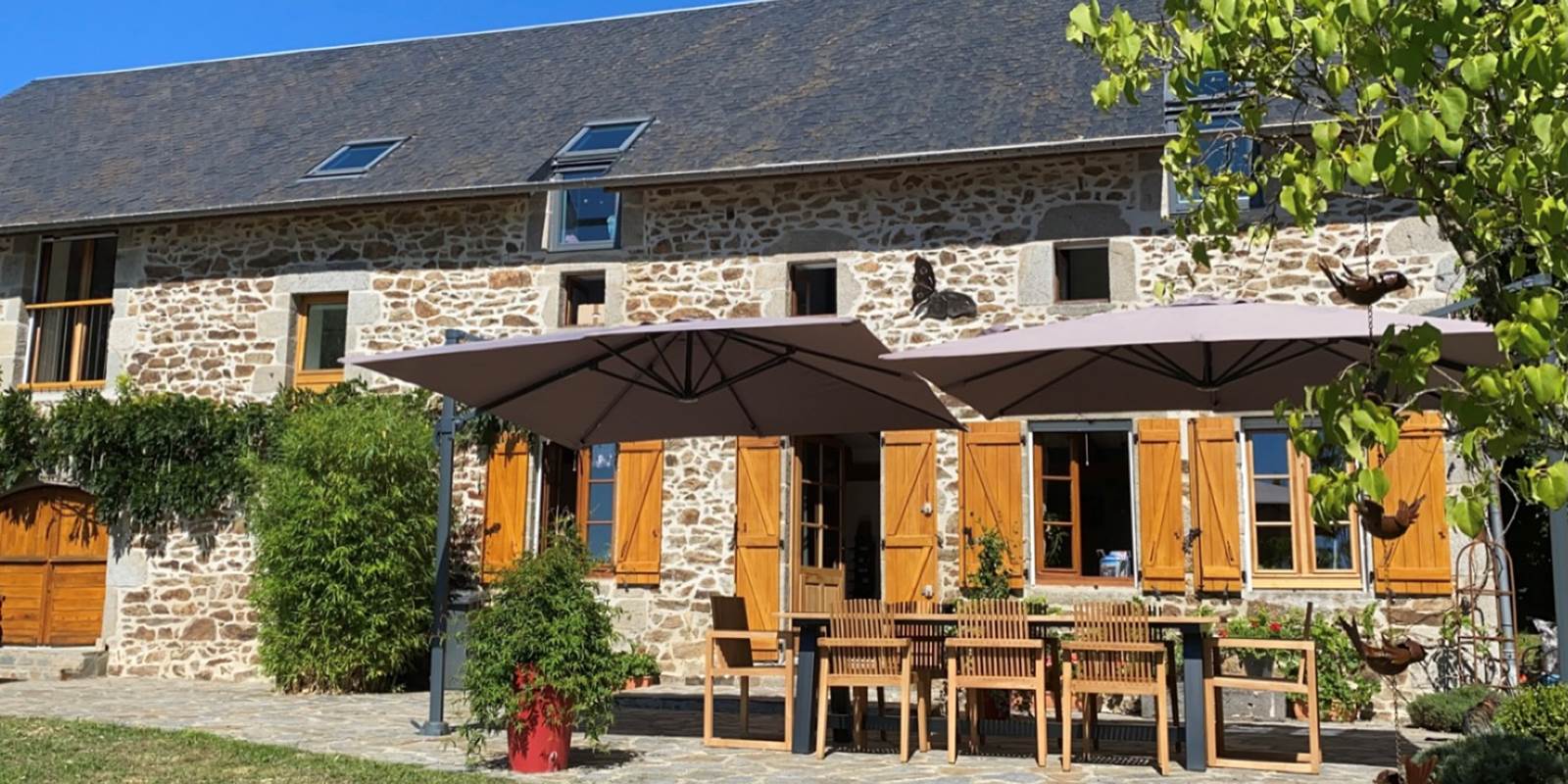 chambreshotes-vue- les-monts-du-cantal