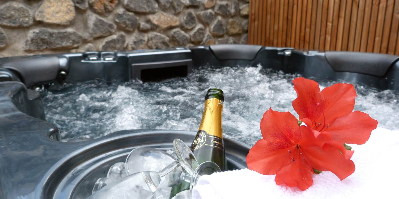 L'Orée du Maïdo - plan rapproché jacuzzi