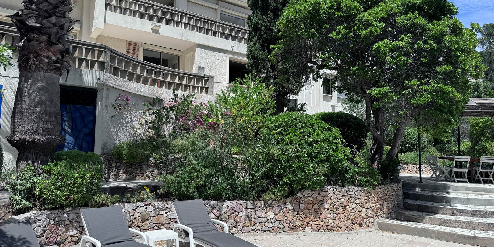 VILLA AGATHEA - LES ISSAMBRES - VUE DE LA PISCINE