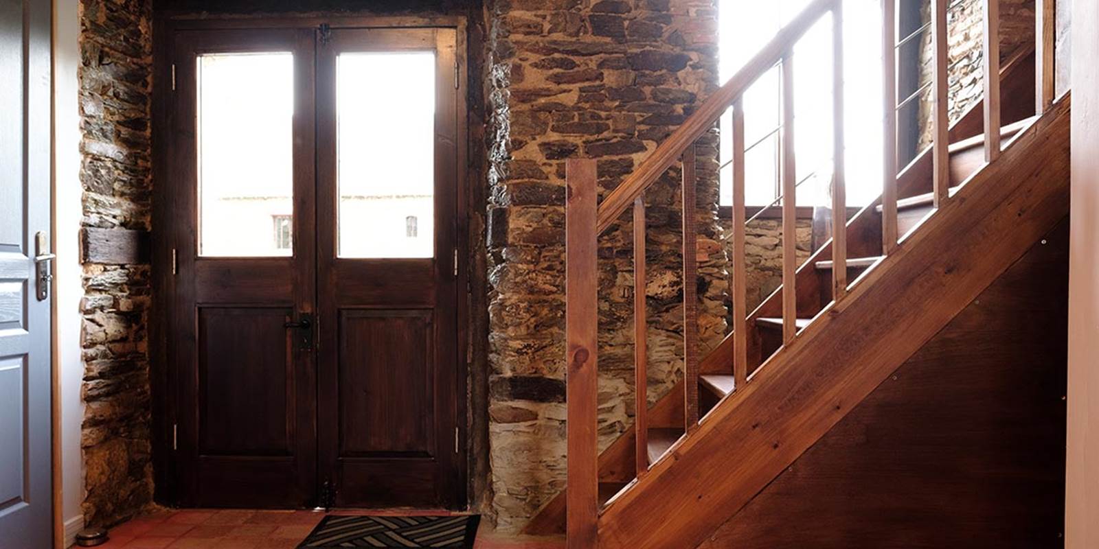 D'Arcy : entrée et escaliers