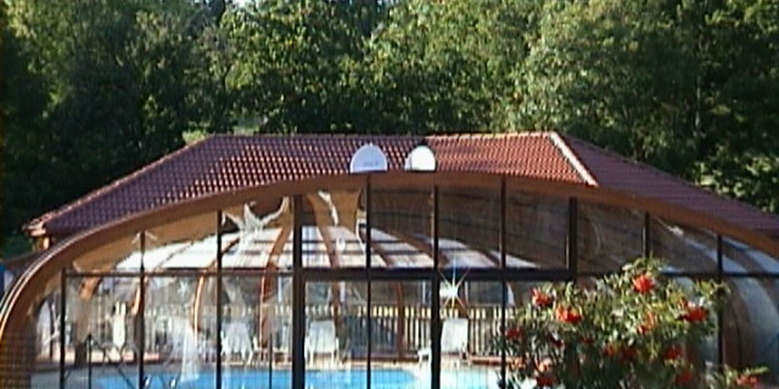 Les Chalets de la Margeride: Piscine