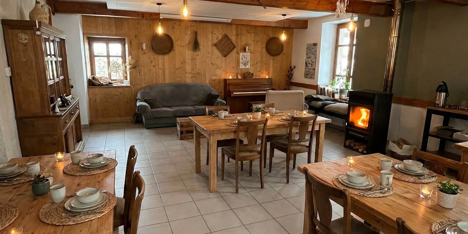 amliore_moi_cette_salle_de_res_Nano_Banana_Pro_29620