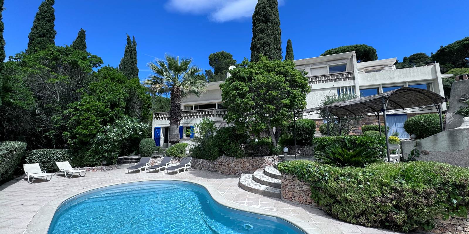 VILLA AGATHEA - VUE DE LA PISCINE