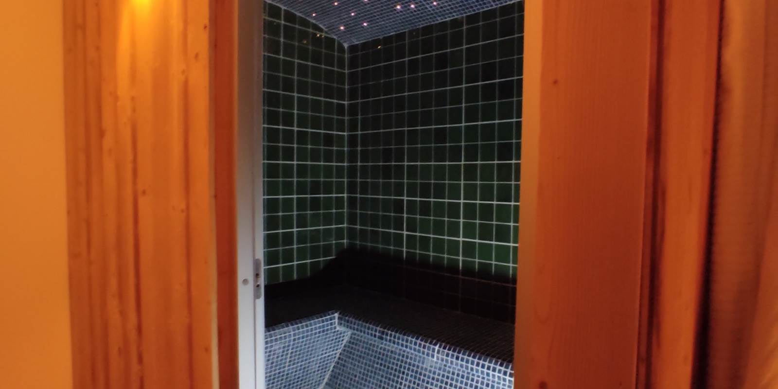 A LA PORTE DU HAMMAM