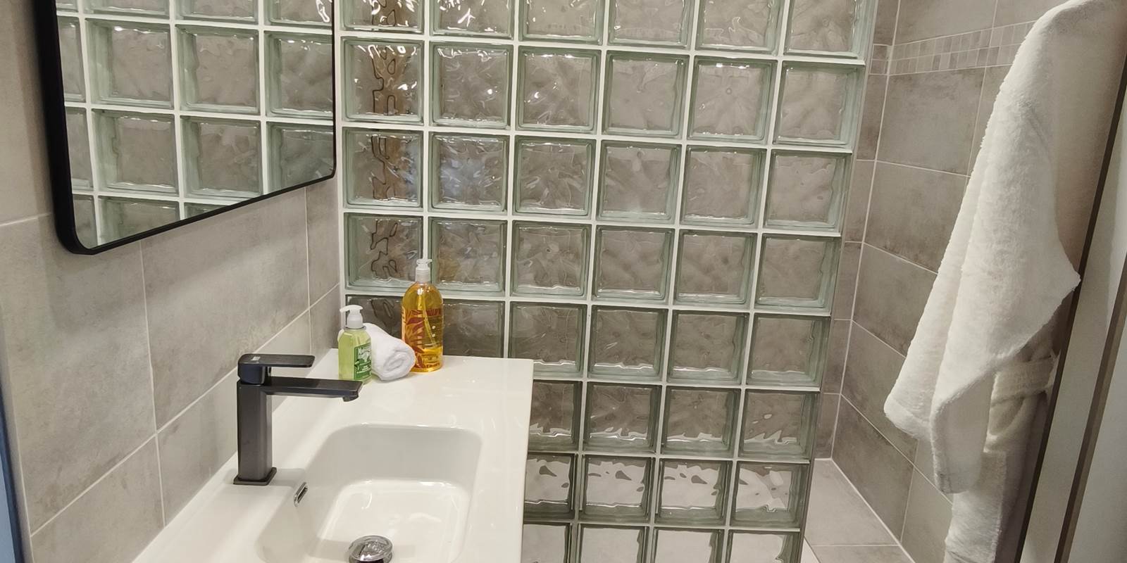 Douche moderne et raffinée - Master Suite "Jungle"