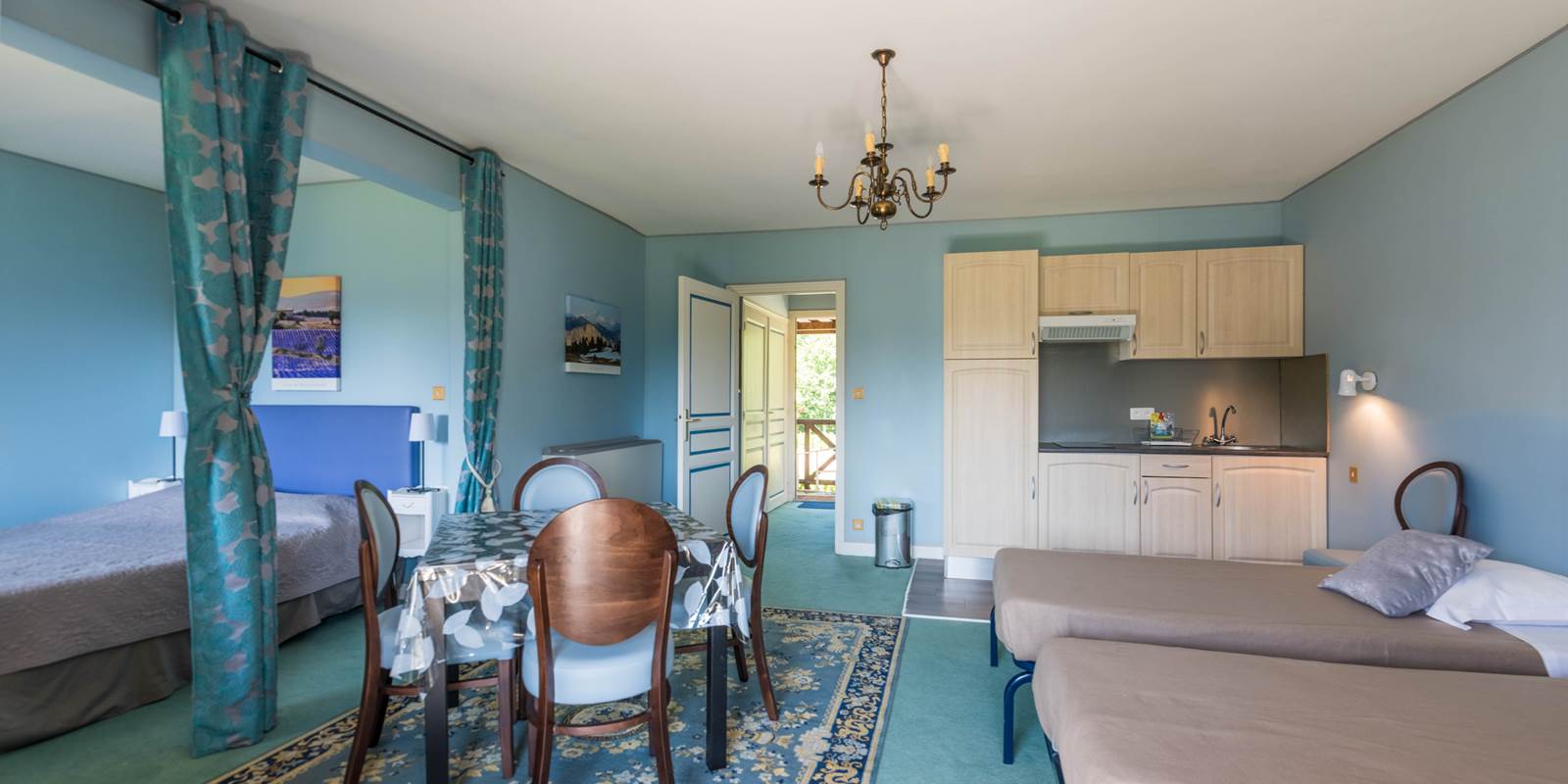Gîte 33/34  de 2 à 4 personnes avec balcon vue séjour cuisine équipée
