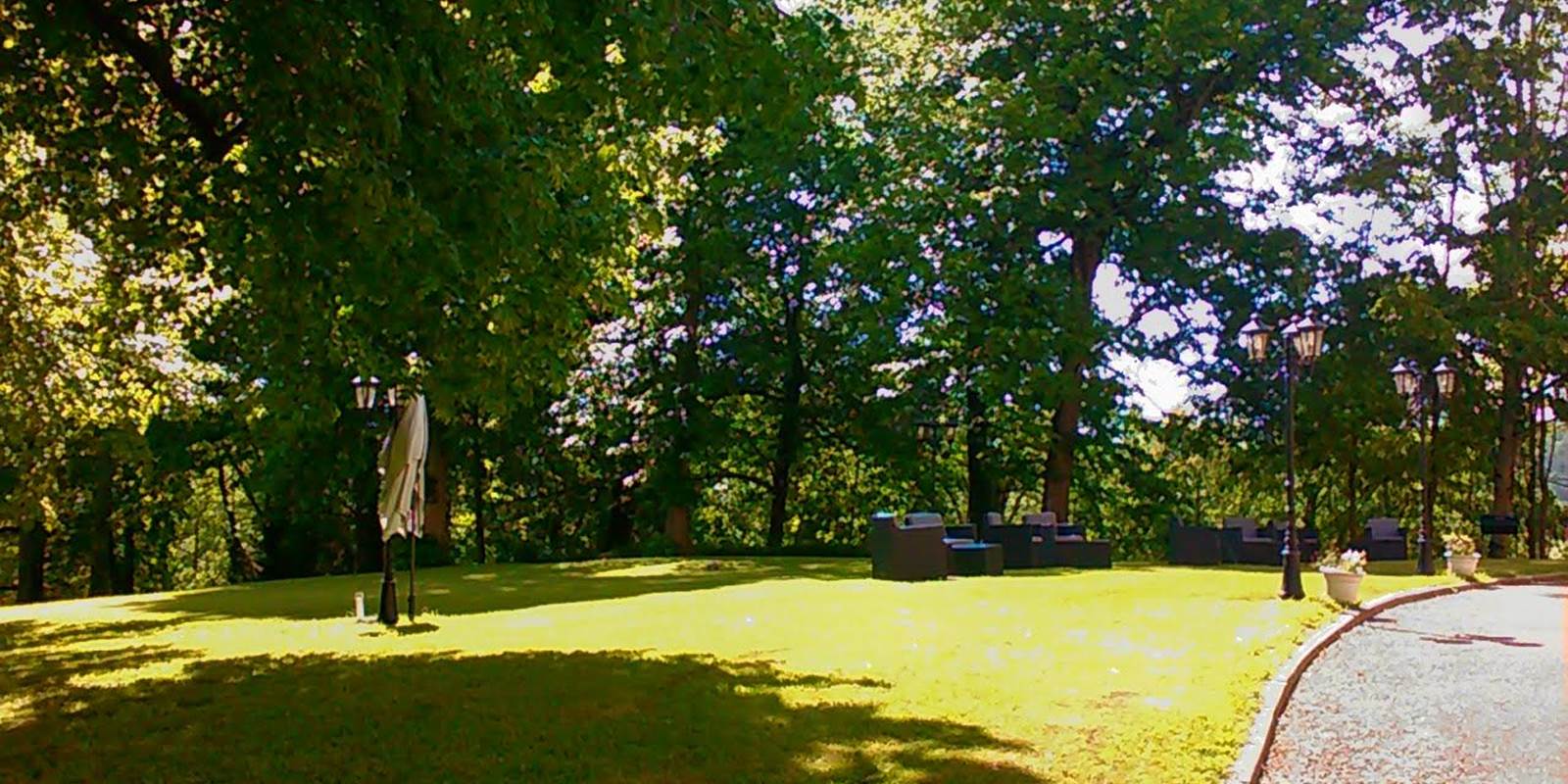 Parc devant le château