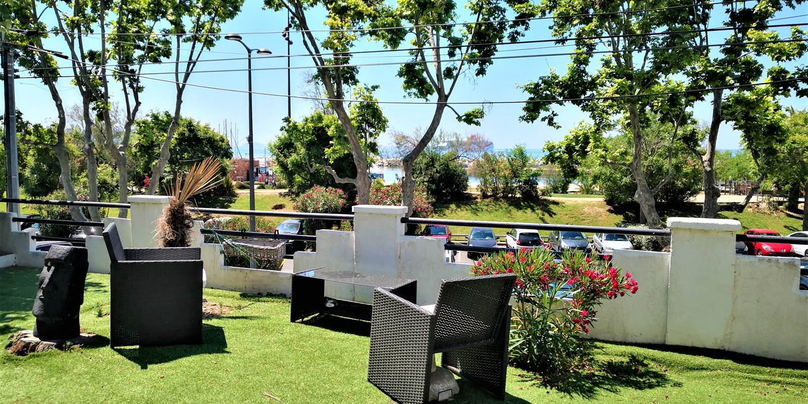 Extérieur côté petit salon