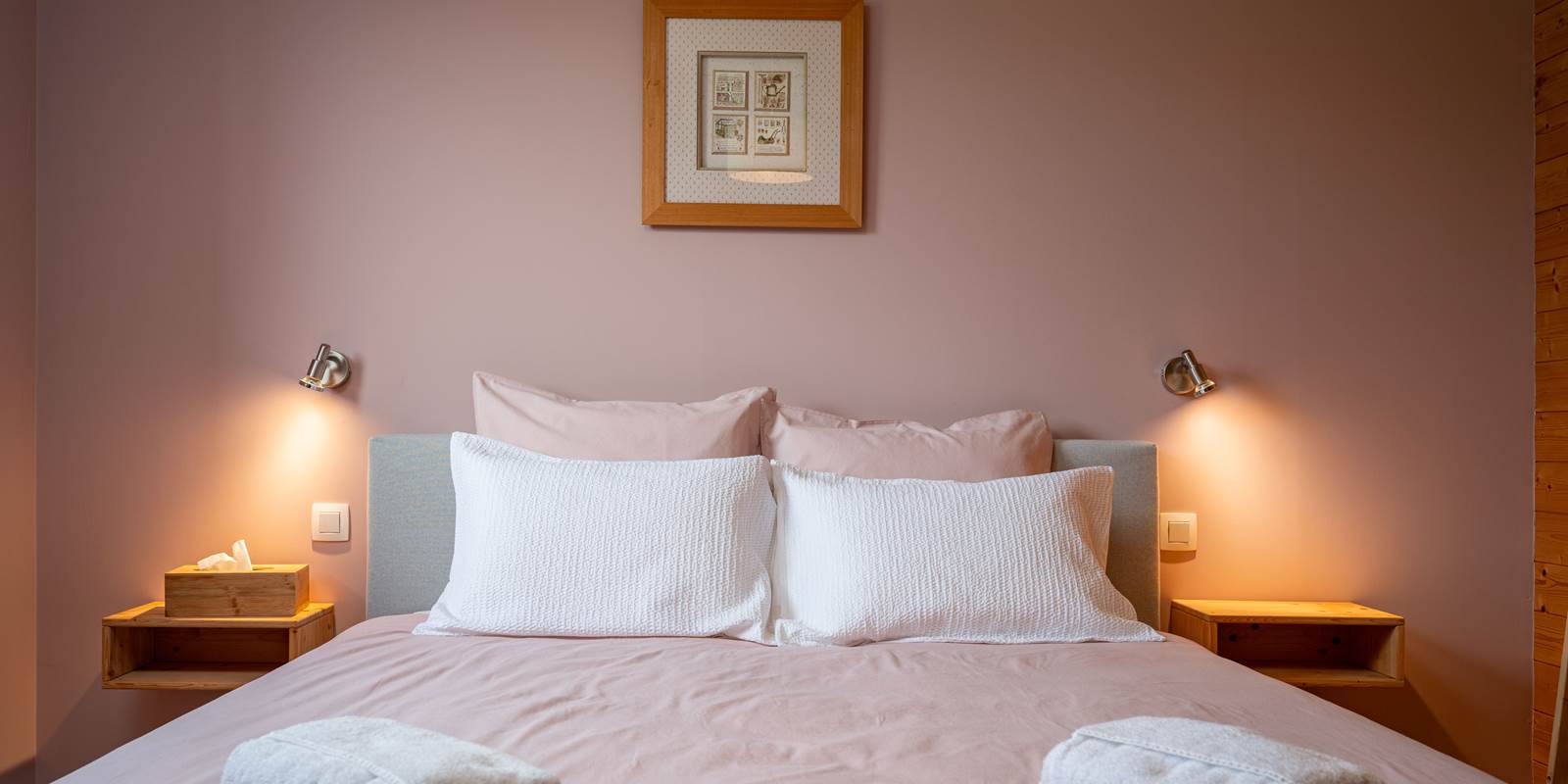 Les Pivoines, lit grand confort boxspring 160