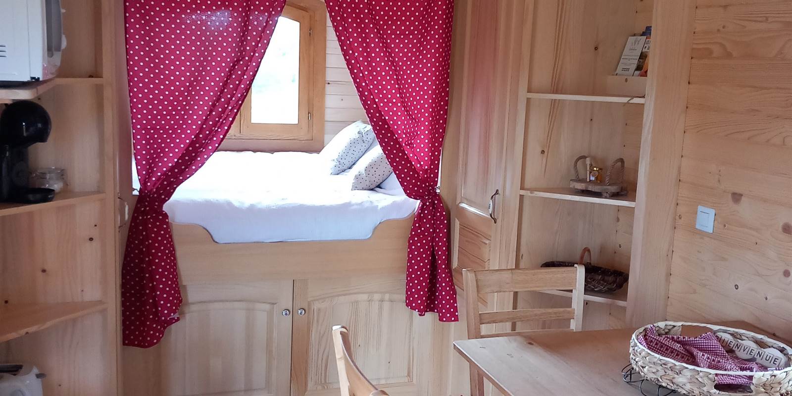 Espace de Vie et Lit en Alcôve