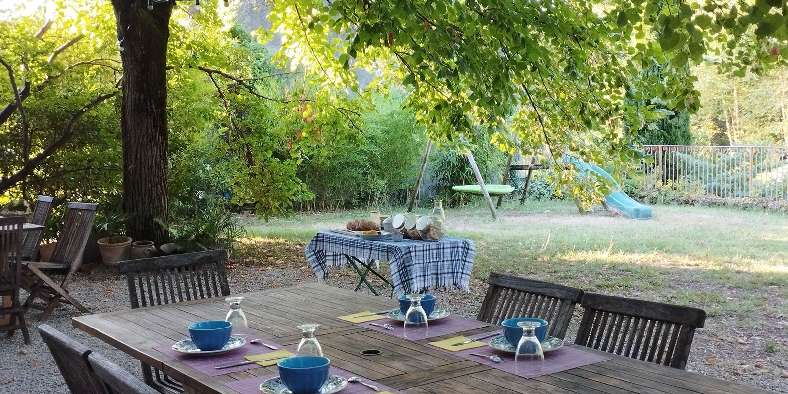 petit dej sous les tilleuls
