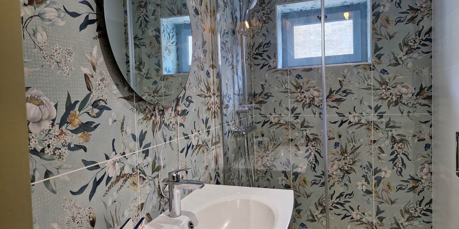 salle d'eau évier et douche