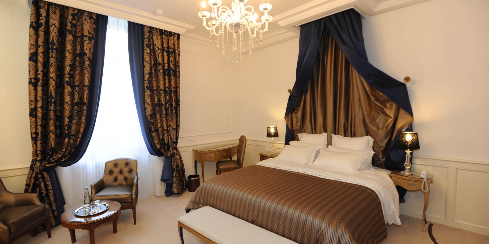 chambre luxe côté jardin hôtel Victor Hugo Mont Saint Michel Pontorson