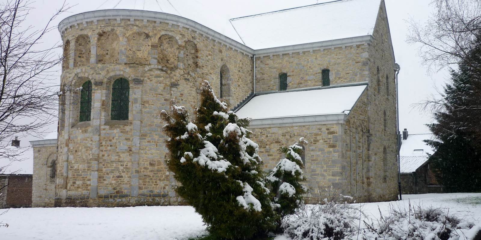 Eglise Saint Pierre de Xhignesse jouxte le gîte