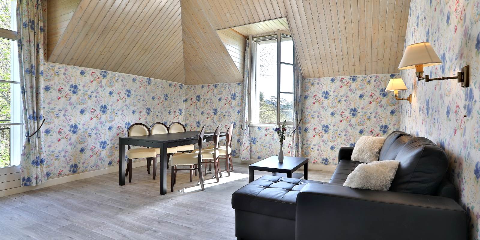 Gîte Privilège Gentilhommière 40-42 cuisine séjour avec canapé convertible 2 couchages