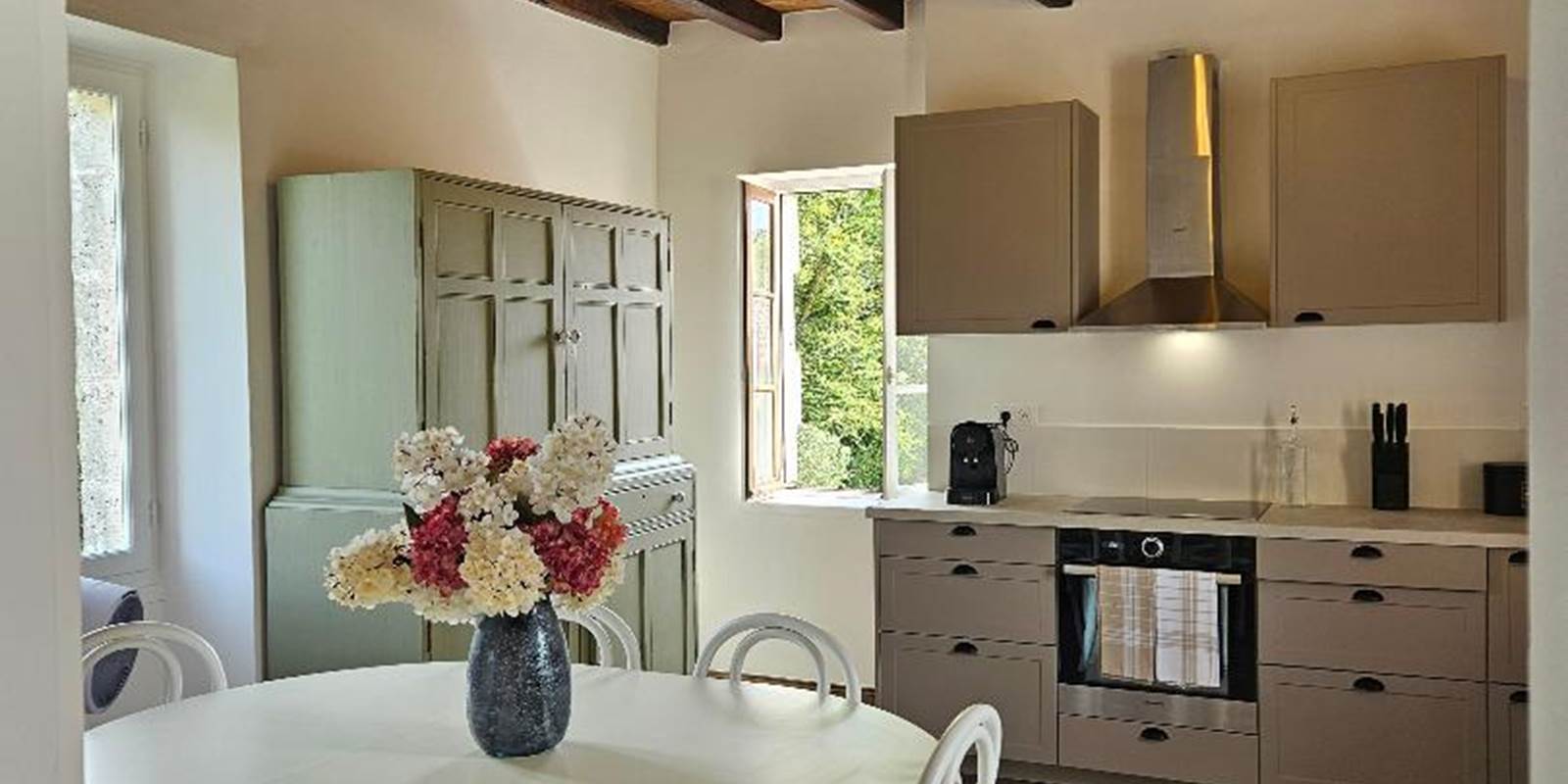 LB 2 kitchen