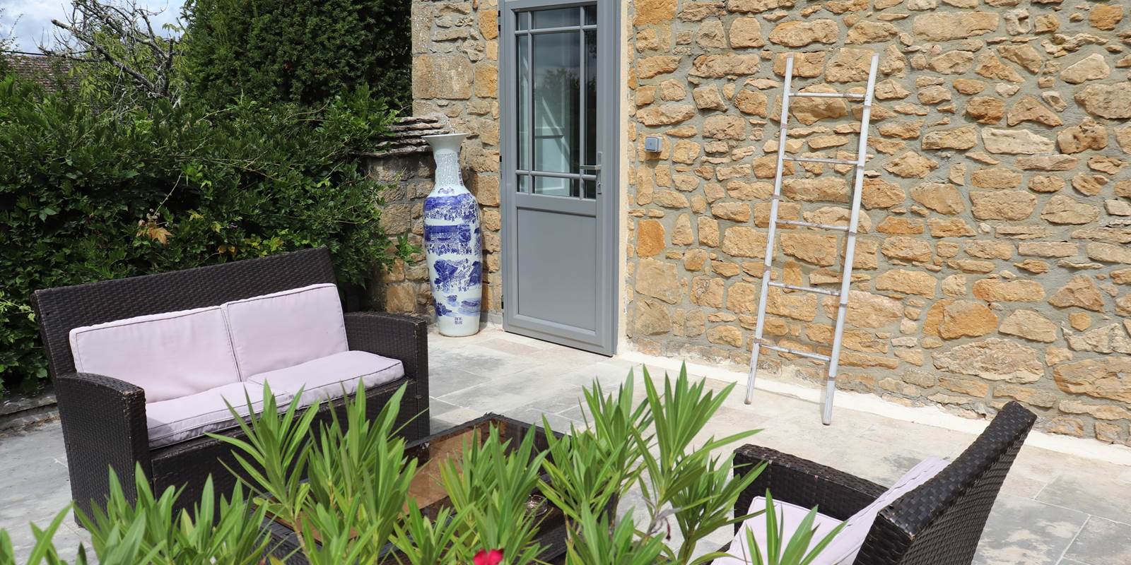 Les Charmes de Sarlat - Chambre d'hôtes Sarlat - Chambre Figuier -  Terrasse facade