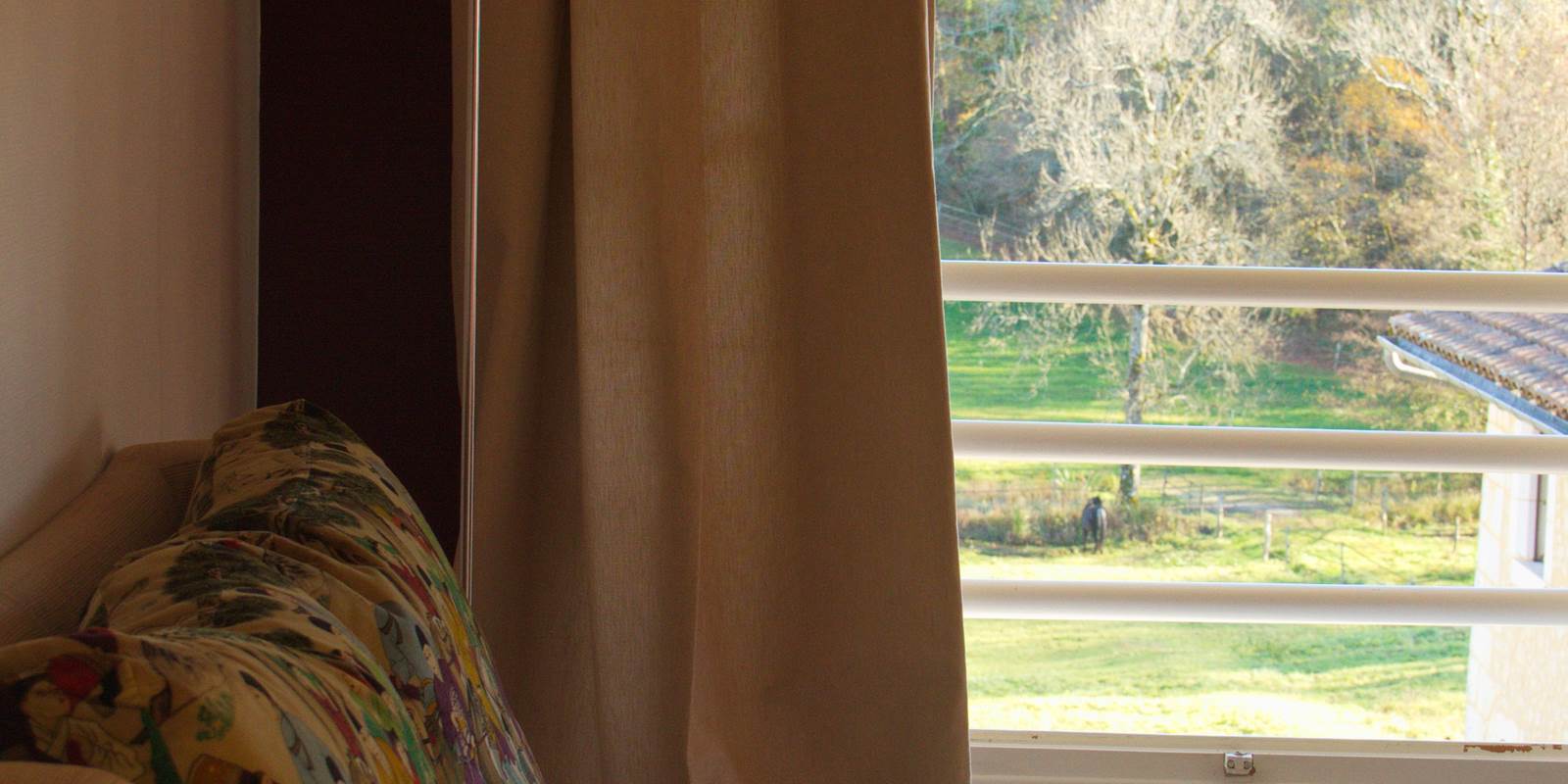 Canapé et vue sur les prés