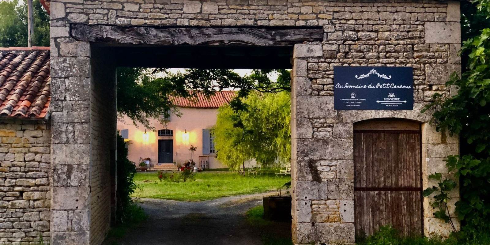 Domaine du Petit Cercoux Entrée porche