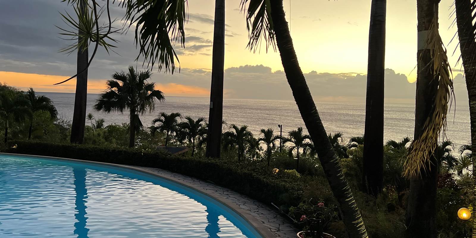 Coucher de soleil de la piscine