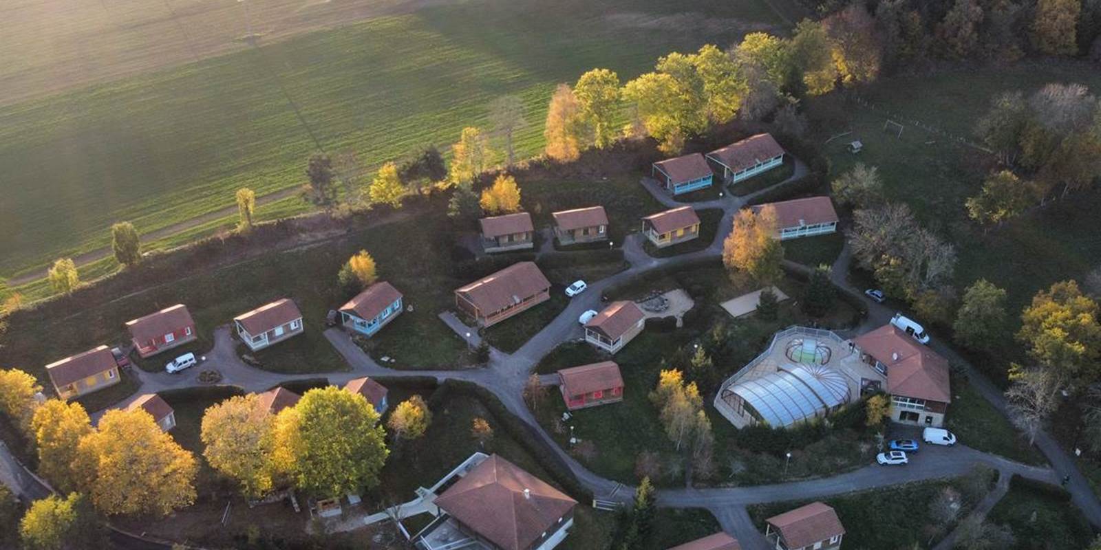 Les Chalets de la MARGERIDE Photo Nov 2022   Le village sous le belle lumière de Novembre