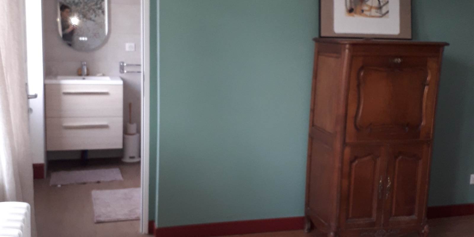 Suite glycines vue sur cabinet de toilette
