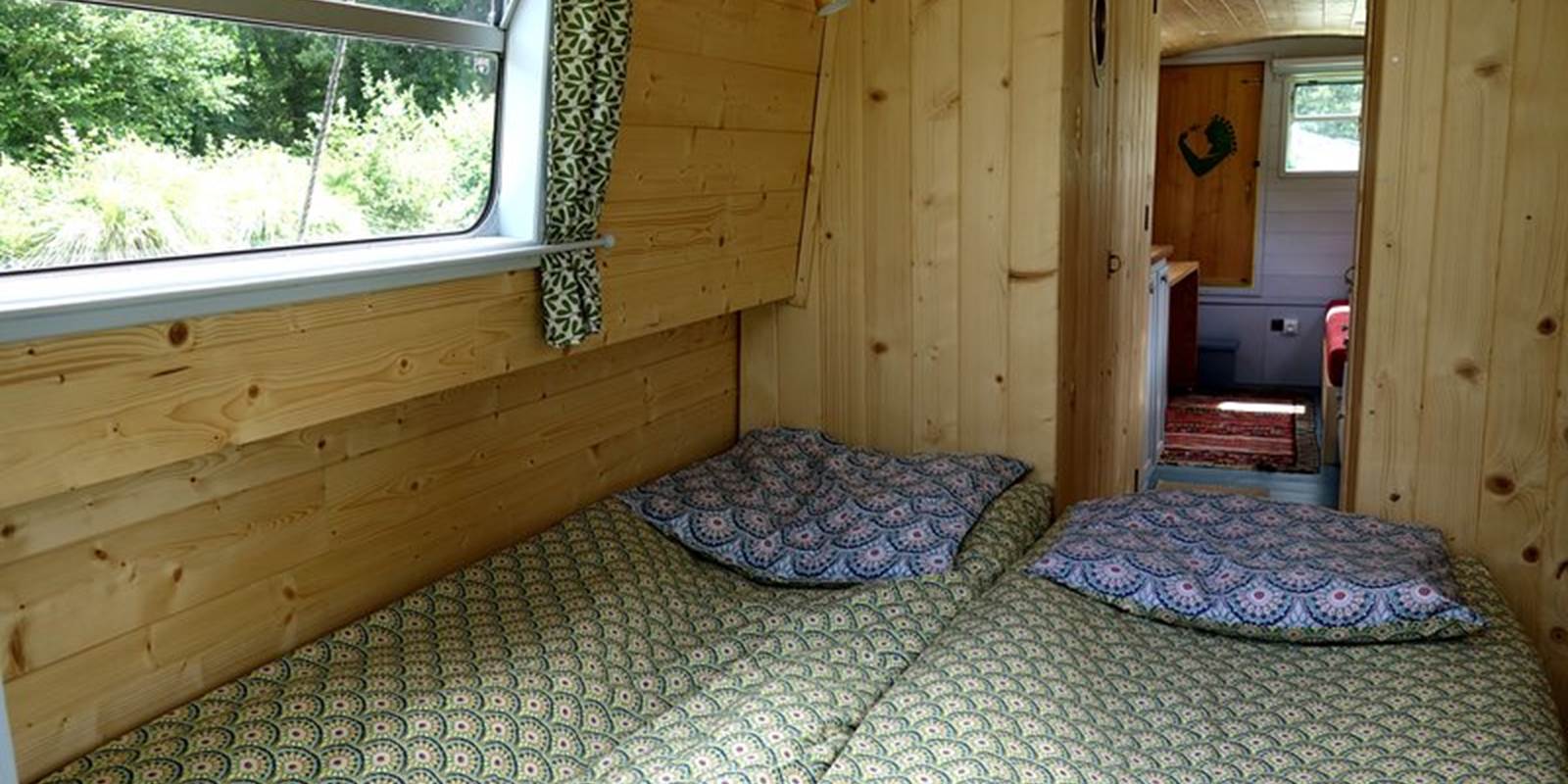 Narrow Boat Asiaq, Hébergement insolite sur l'eau